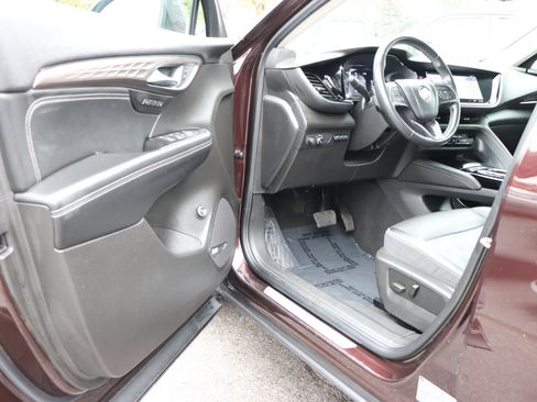 Used 2022 Buick Envision Avenir w/ Technology Package II image 10