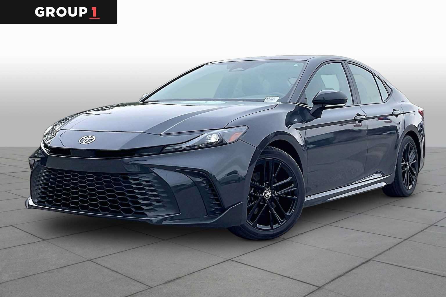 Used 2025 Toyota Camry SE FWD image 1