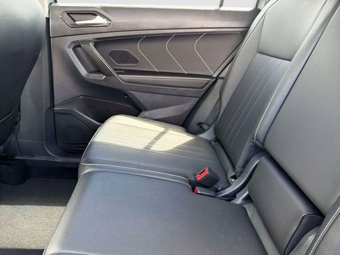 Used 2022 Volkswagen Tiguan SE AWD/4WD image 15
