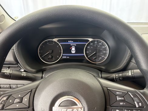 Used 2025 Nissan Sentra SV FWD image 7