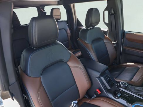 Used 2023 Ford Bronco Outer Banks w/ Sasquatch Package AWD/4WD image 32