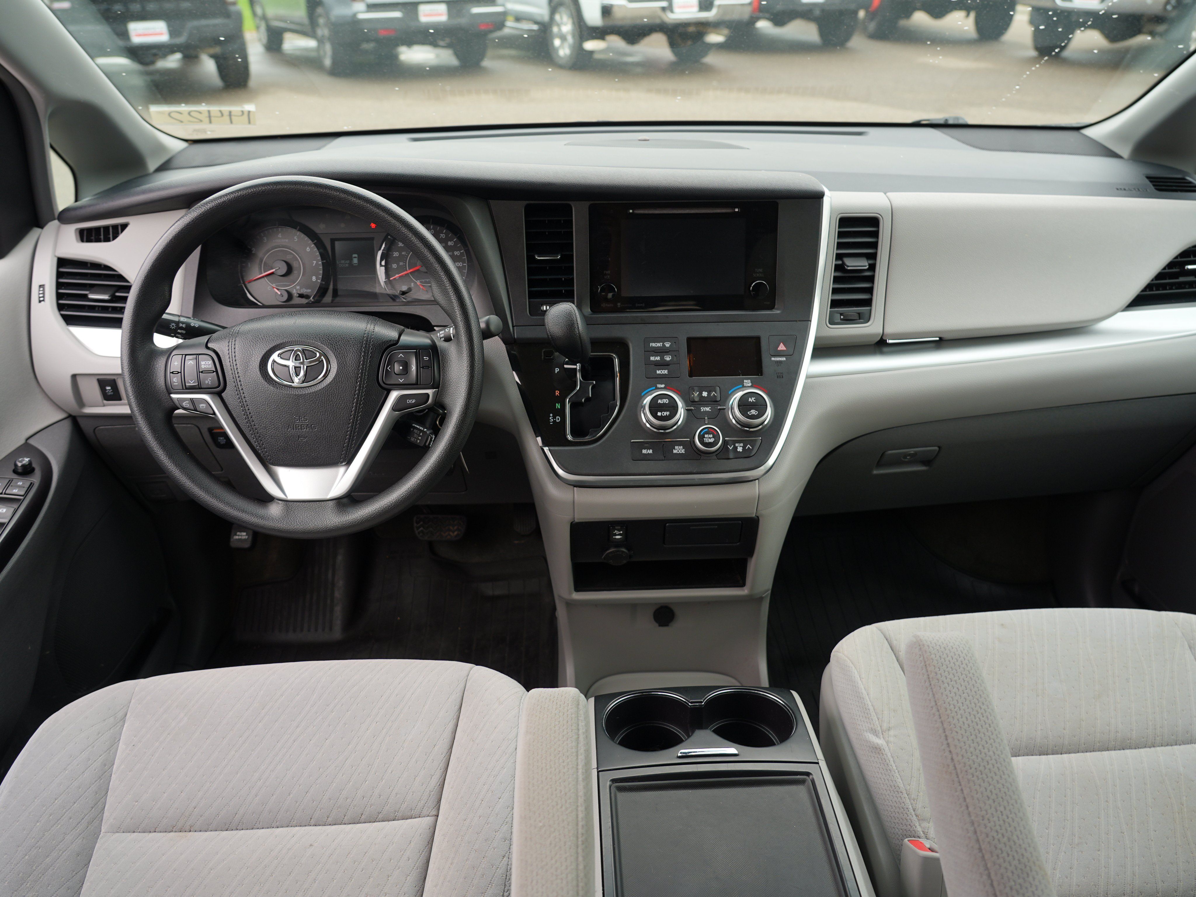 Used 2017 Toyota Sienna LE AWD/4WD image 23