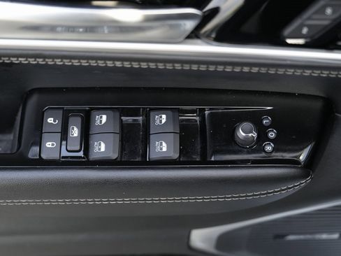 Used 2023 Jeep Wagoneer L Series II image 30