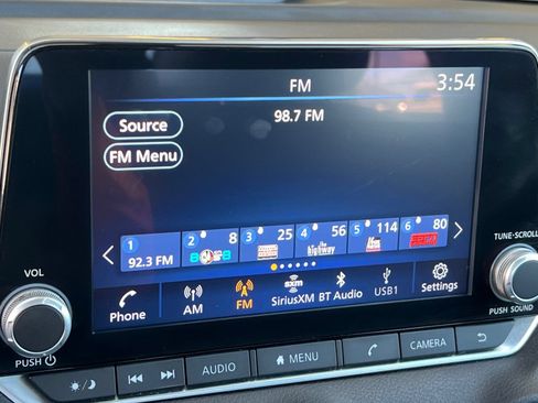 Used 2022 Nissan Sentra SV FWD image 18