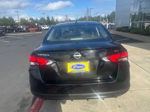 Used 2023 Nissan Versa SV image 3