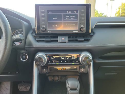 Used 2021 Toyota RAV4 XLE image 17