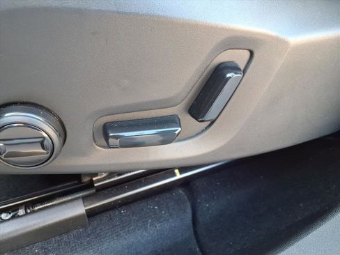 Certified 2025 Volvo XC60 B5 Plus image 12