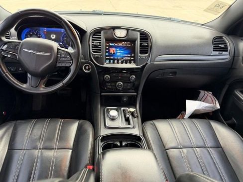 Used 2016 Chrysler 300 S image 8