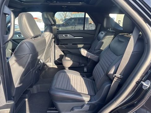 Used 2025 Ford Explorer ST-Line w/ Premium Package image 10