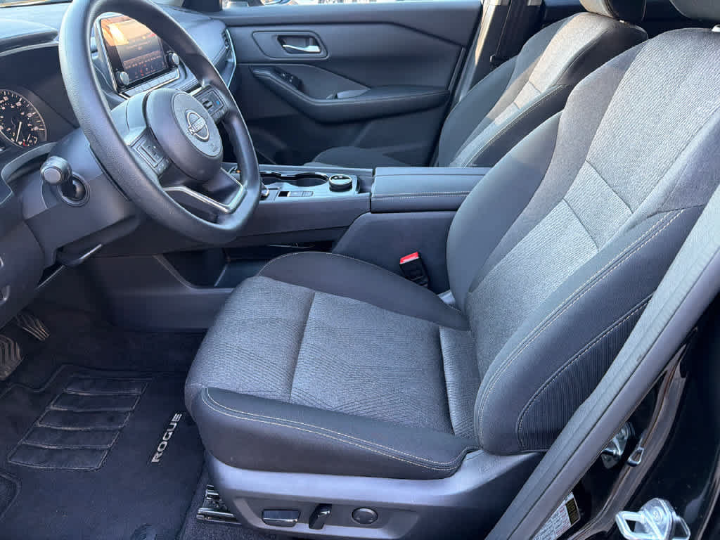 Used 2024 Nissan Rogue SV AWD/4WD image 9