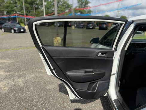 Used 2022 Kia Sportage LX FWD image 13