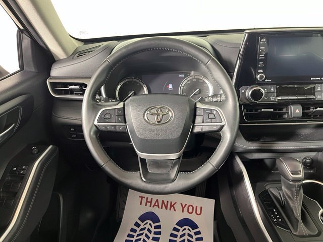 Used 2022 Toyota Highlander XLE AWD/4WD image 17