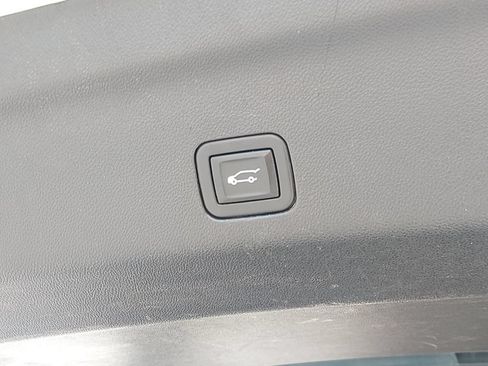 Used 2021 Chevrolet Suburban LT AWD/4WD image 16