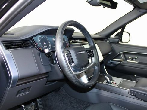 Used 2025 Land Rover Range Rover Autobiography image 4