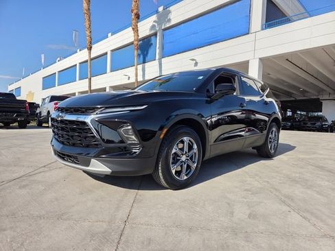 Used 2023 Chevrolet Blazer LT FWD image 2