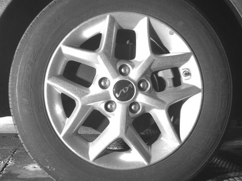 Used 2025 Kia Soul LX w/ LX Technology Package FWD image 15