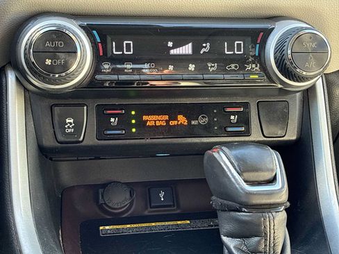 Used 2020 Toyota RAV4 Limited AWD/4WD image 17