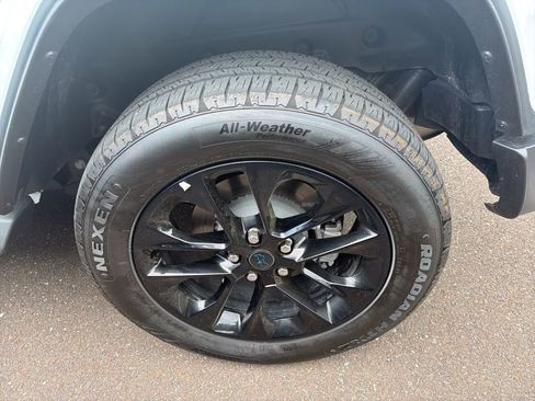 Used 2025 Jeep Wrangler Unlimited Sahara AWD/4WD image 6