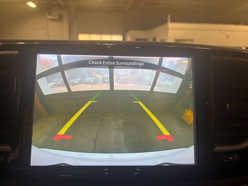 Used 2025 Chrysler Pacifica Limited image 17