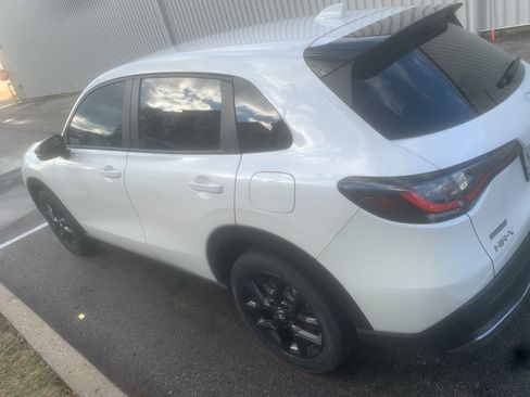 Used 2024 Honda HR-V Sport image 3