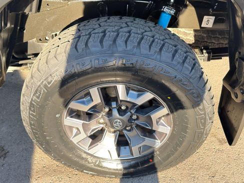 Used 2021 Toyota Tacoma TRD Off-Road image 10