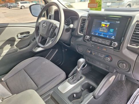 Used 2024 Nissan Frontier SV image 25
