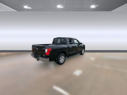 Used 2017 Nissan Titan SV image 8