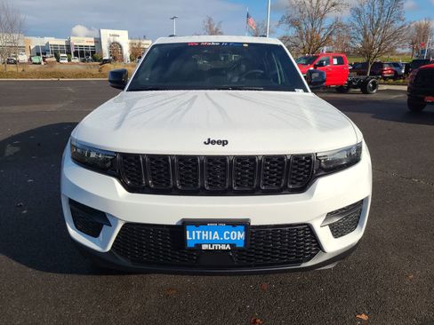 New 2025 Jeep Grand Cherokee Altitude image 14