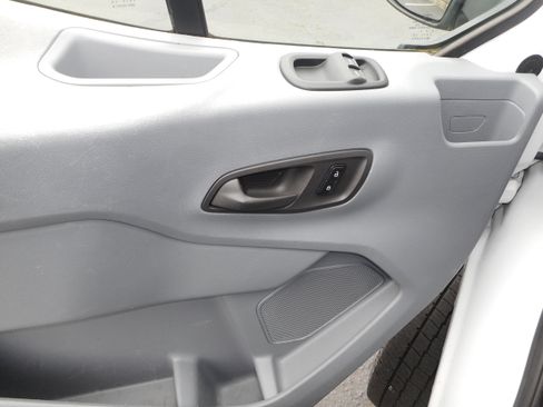Used 2018 Ford Transit 250 130 Medium Roof RWD image 15