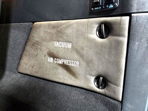 Used 2018 Mercedes-Benz Metris Passenger image 23