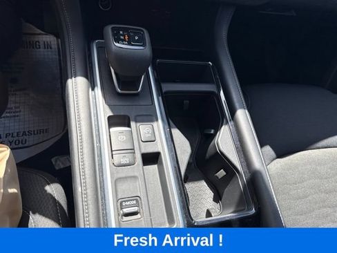 Used 2025 Nissan Pathfinder SV FWD image 9