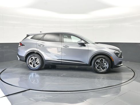 Used 2025 Kia Sportage LX FWD image 11