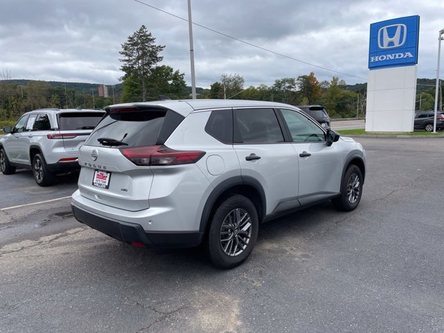 Used 2024 Nissan Rogue S AWD/4WD image 3