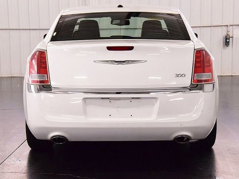 Used 2013 Chrysler 300 RWD image 6