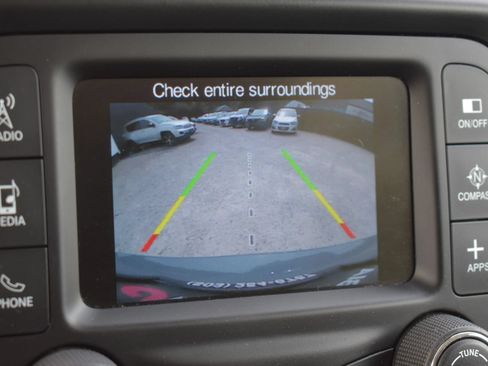 Used 2017 Jeep Renegade Latitude FWD image 27