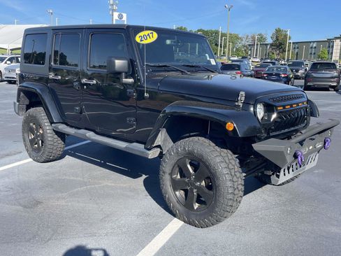 Used 2017 Jeep Wrangler Unlimited Sahara w/ Connectivity Group AWD/4WD image 25