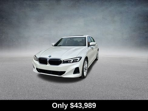 Used 2025 BMW 330i xDrive Sedan w/ Premium Package AWD/4WD image 4