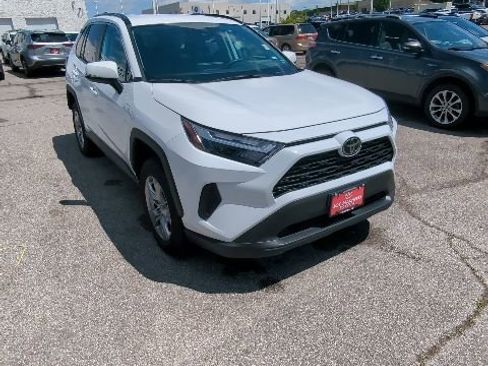 Used 2025 Toyota RAV4 XLE AWD/4WD image 6