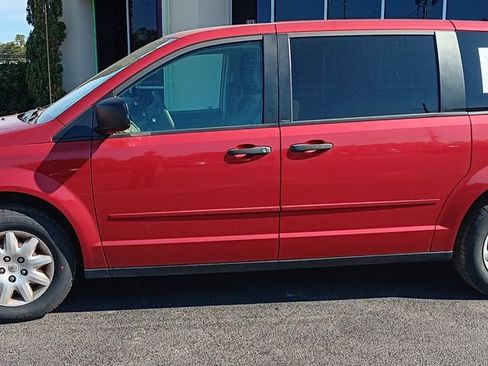 Used 2008 Chrysler Town & Country LX image 9