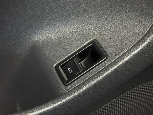 Used 2012 Volkswagen Jetta SE FWD image 24