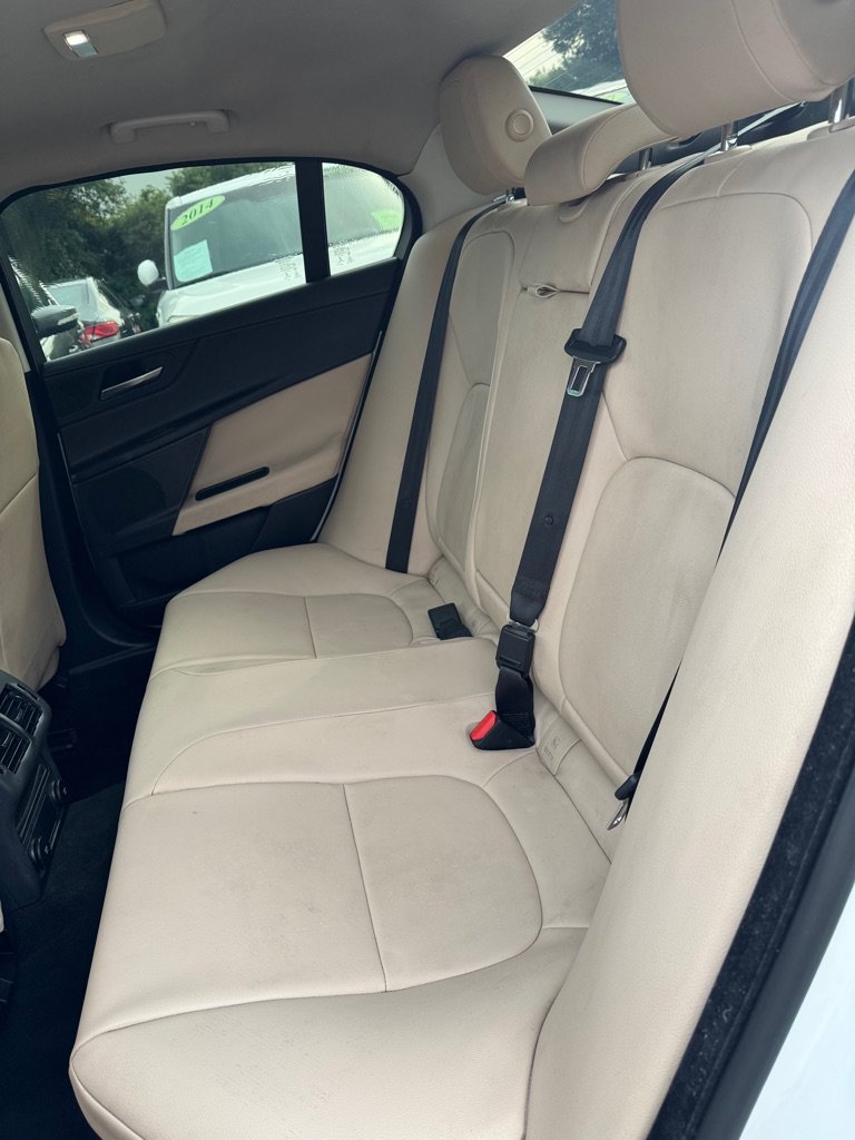 Used 2018 Jaguar XE Premium RWD image 9