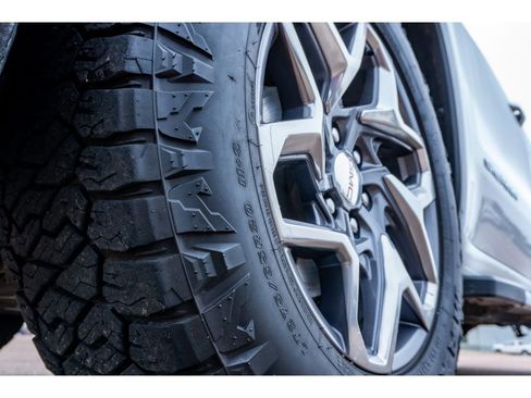 Used 2023 GMC Sierra 1500 SLT w/ SLT Premium Package image 9