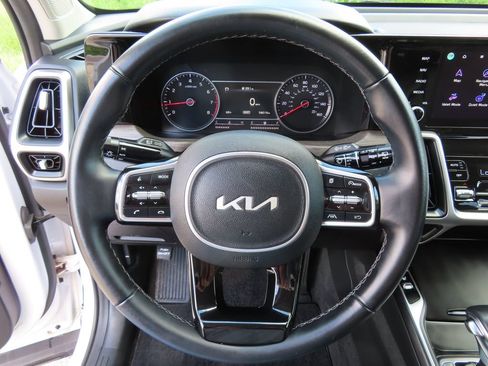 Certified 2022 Kia Sorento S w/ Panoramic Sunroof Package AWD/4WD image 23