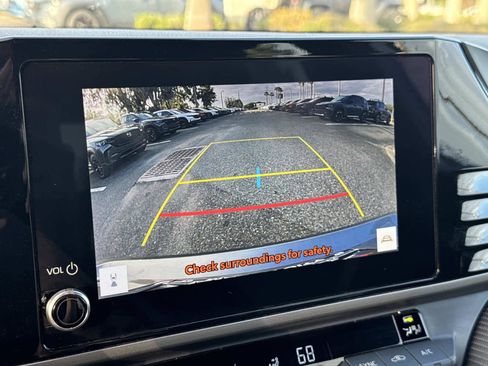 Used 2025 Toyota Camry SE image 27