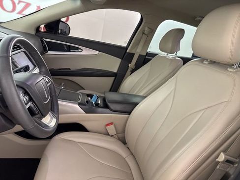 Used 2019 Lincoln Nautilus FWD image 11