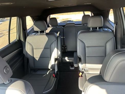 Used 2025 Buick Enclave Preferred image 17