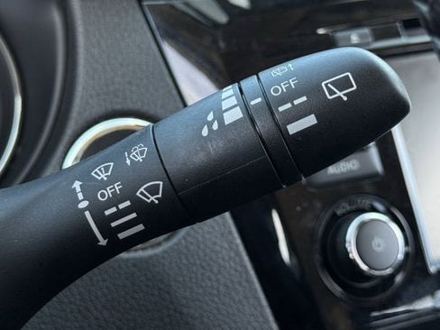 Used 2020 Nissan Rogue SV image 25