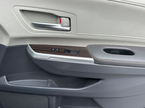 Used 2023 Toyota Sienna XLE image 22