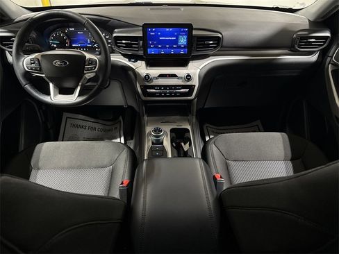 Used 2023 Ford Explorer XLT image 10