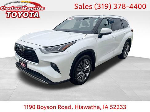 Certified 2021 Toyota Highlander Platinum AWD/4WD image 1